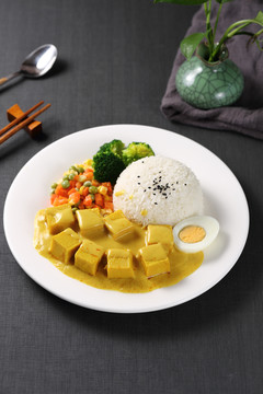 咖喱鱼豆腐饭