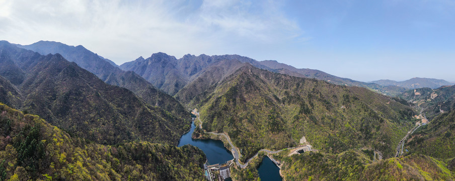 高山湖泊生态水库航拍全景图