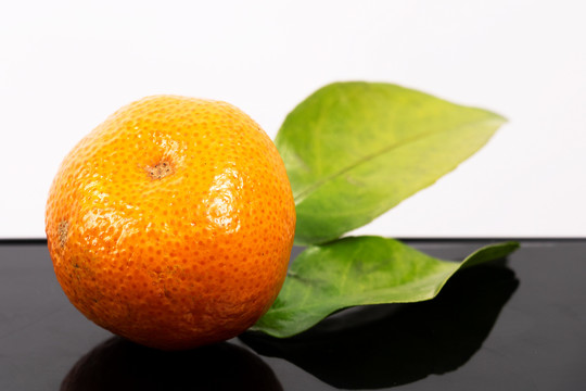 水果摄影新鲜整个橘子