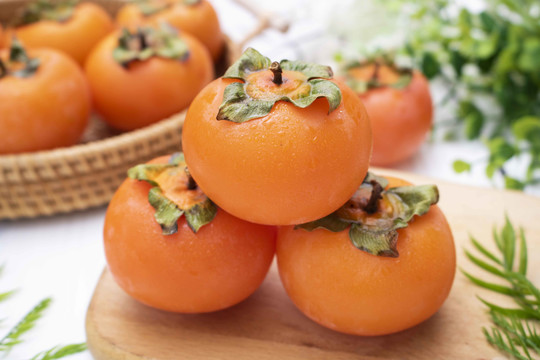 健康新鲜的柿子水果