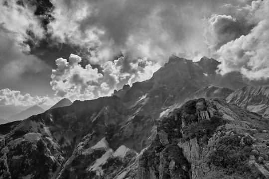 雪山高原与高山丘壑