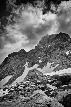 雪山高原与高山丘壑