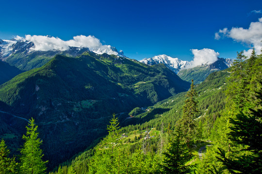 山景与群山