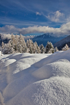 雪景与山景
