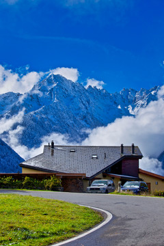 山路与山景