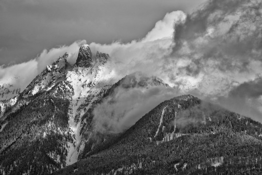 高原美景与高山丘壑