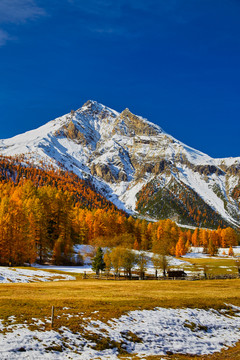 雪山雪景与高山丘壑