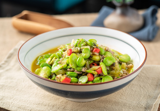 酸菜焖蚕豆