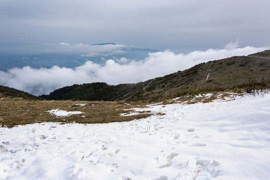 白雪云雾