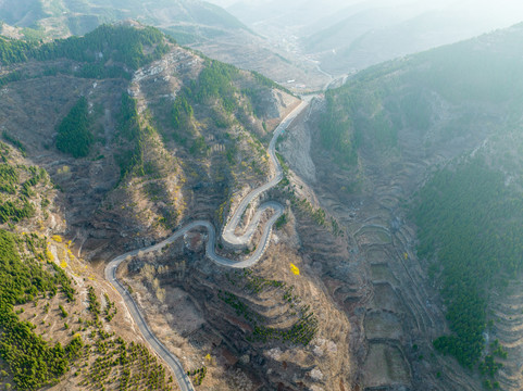 航拍济南金刚纂村盘山路