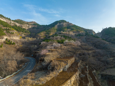 航拍济南金刚纂村盘山路