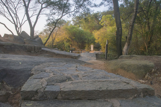 东峰石道