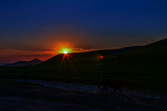 高山夕阳