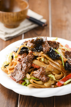 黑椒牛肉炒面