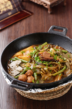 铁锅大烩菜