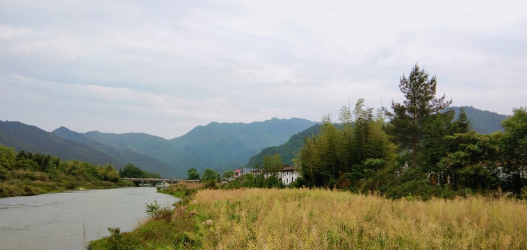 水口河流