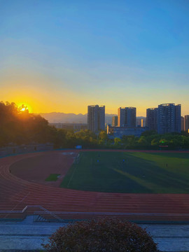 校园早晨日出