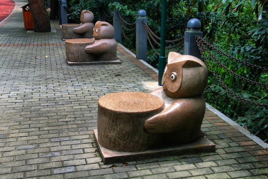 公园猫头鹰石头凳子
