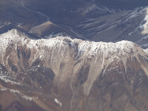 雪山山峦