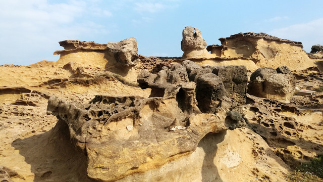 地质公园怪石蜂窝岩