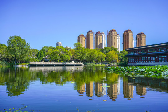 天津宁园中式园林湖景