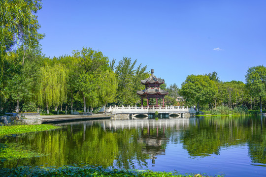 天津宁园中式园林湖景