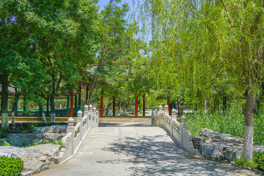 中式园林景观汉白玉石桥