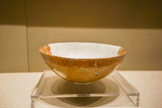 大地湾文化彩陶圜底钵古代陶器
