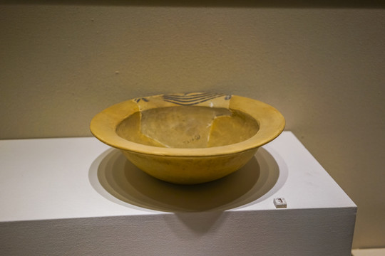 马家窑文化彩陶盆古代陶器