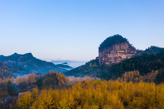 烟雨麦积山