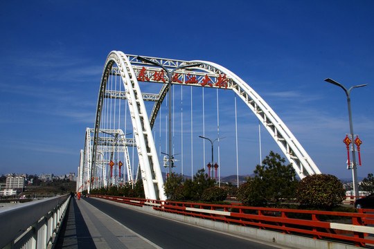 安康市东坝汉江大桥