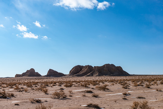 大漠砂砾岩山峰