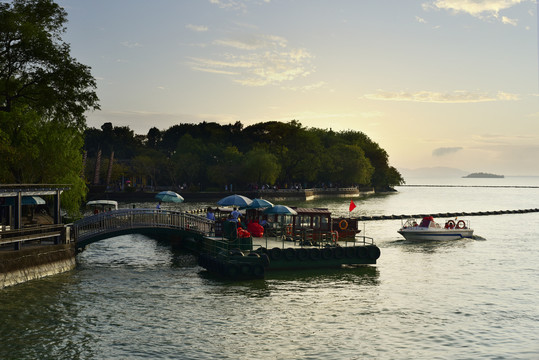 无锡太湖鼋头渚的码头风光