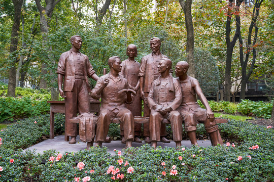 上海机器工会成立人物群雕