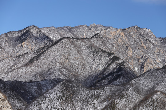 雪后的大山