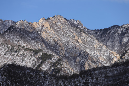雪后的大山