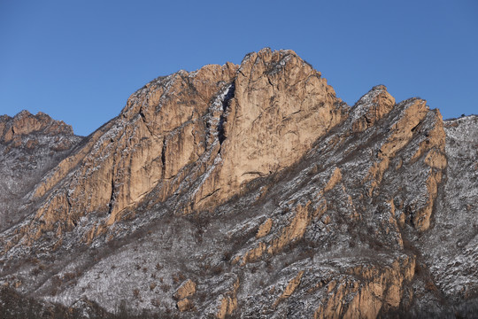 雪后的大山