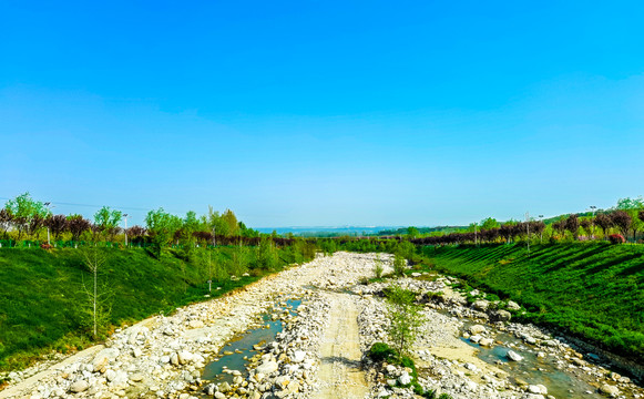 西安沣峪口秦岭山脉自然景观