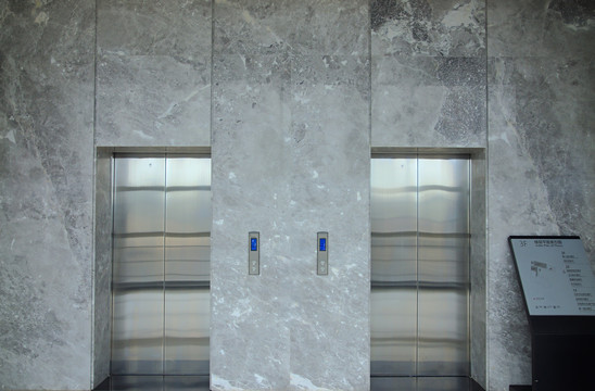 楼道电梯出入口