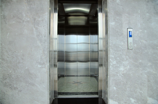 楼道电梯出入口