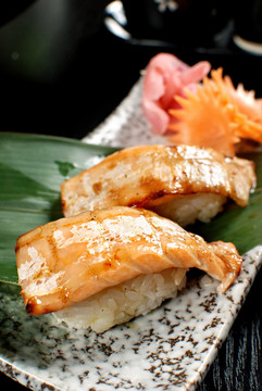 烧三文鱼腩寿司