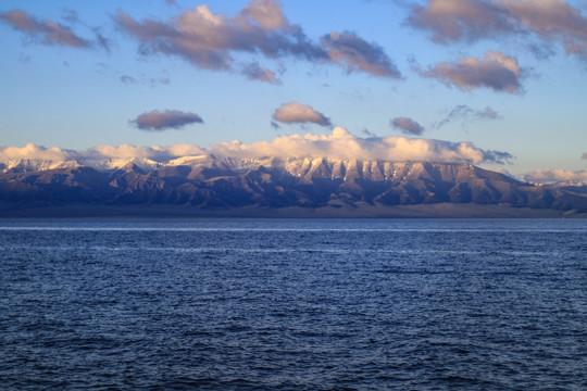 新疆赛里木湖风光