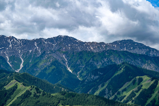 新疆果子沟风景区