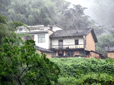 山村大雨