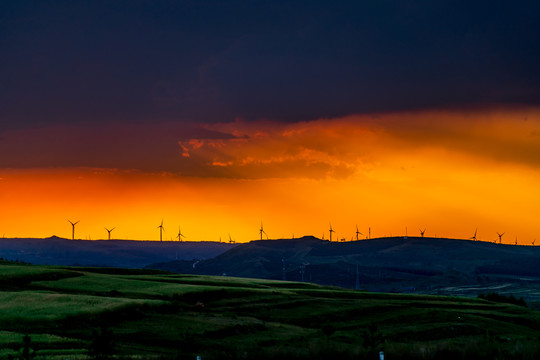 雨后夕阳风电场