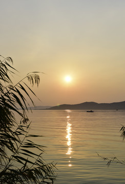 太湖上的夕阳