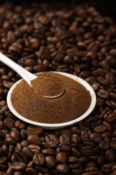 咖啡研磨咖啡豆速溶咖啡粉特写
