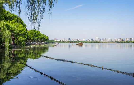 西湖北里湖湖畔