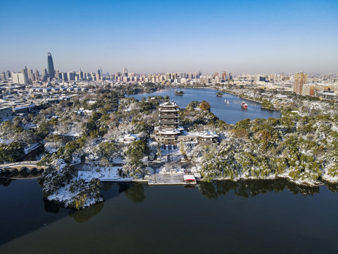 济南大明湖雪景