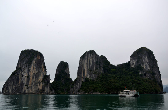 越南下龙湾海上桂林奇石